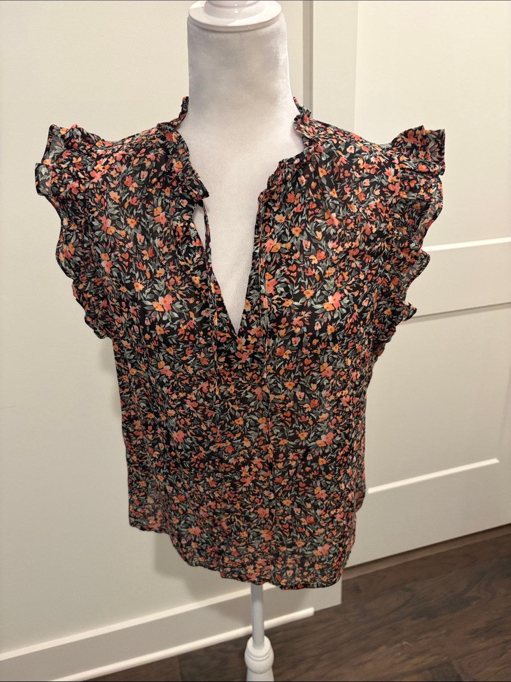 New With Tags BB Dakota Meadow Mood Top Sz M